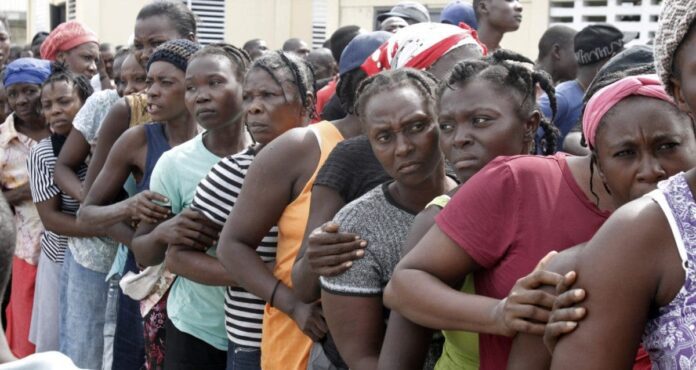 mujeres y ninas las que mas sufren en haiti laverdaddemonagas.com mujeres y ninas de haiti estan al borde precipicio 696x370 1