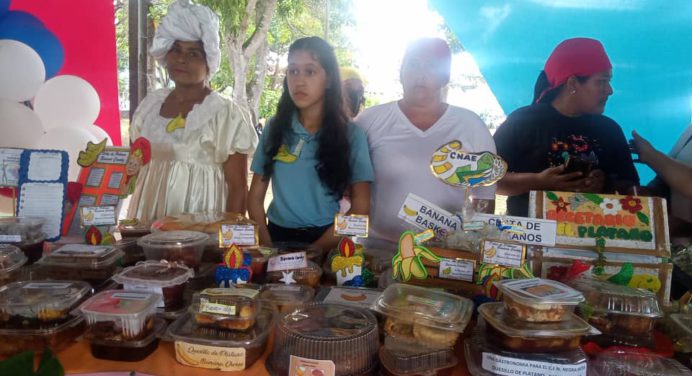 Ocho años celebró Cnae con festival gastronómico en Liceo Ildefonso Núñez Mares