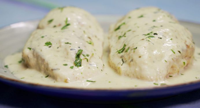 ¡Pechugas con nata y queso! Prueba esta deliciosa receta y cambia tu manera de preparar pollo