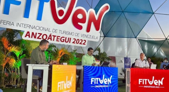 Presidente Maduro entrega el Premio Nacional de Turismo durante la clausura de la Fitven