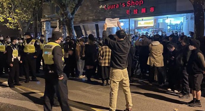 Protestas contra plan «Cero Covid» provoca caída de las bolsas en China