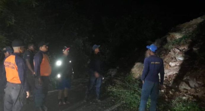 Sismo causó derrumbe en la carretera hacia Cata -estado Aragua