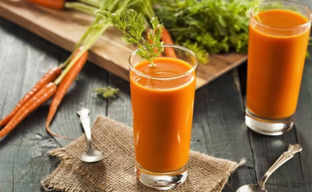 Prepara el jugo de zanahoria y linaza para la tos
