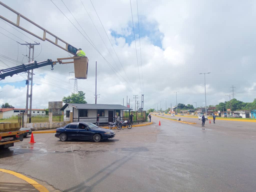 Transeúntes y conductores agradecen arreglos de semáforos en Maturín