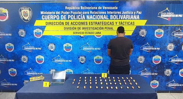 Agentes de la PNB detienen a una mula en Barquisimeto