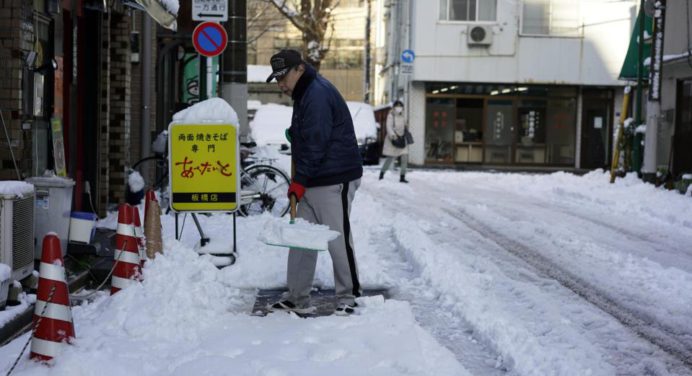 Al menos 18 muertos y centenares de heridos dejan Nevadas en noreste de Japón