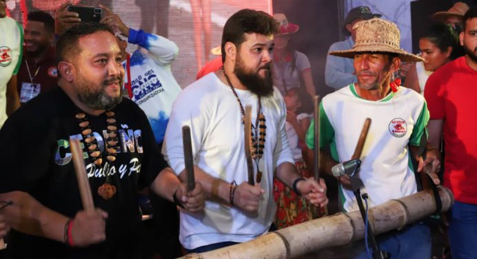 Al son del tambor Ernesto Luna inició celebración del Baile del Mono en Caicara (+video)