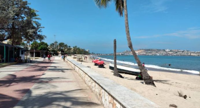 Alcalde Manuel Ferreira cierra tres playas de Lechería