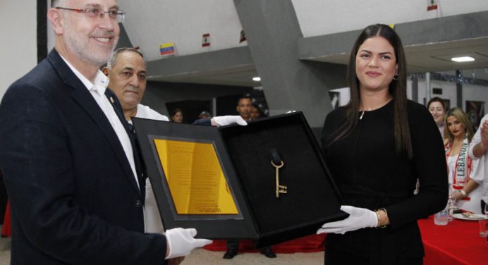 Alcaldesa Fuentes entregó las Llaves de la Ciudad al Embajador Elías Lebbos