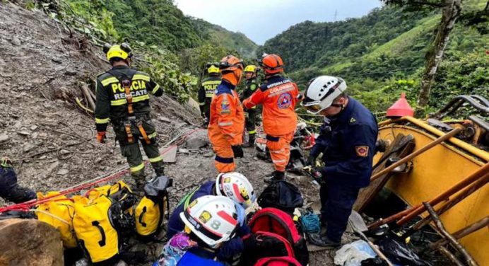 Ascienden a 33 los muertos tras deslizamiento de tierra en Colombia