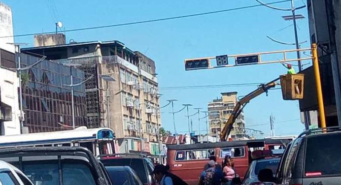 Avenida Juncal exhibe nuevos semáforos para mejorar el tráfico vehicular
