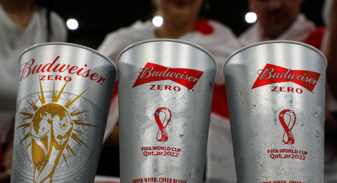 Budweiser reparte en Argentina las cervezas que no pudo vender en el Mundial