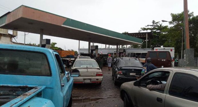 Colas por gasolina vuelven a ser un dolor de cabeza para conductores en Monagas