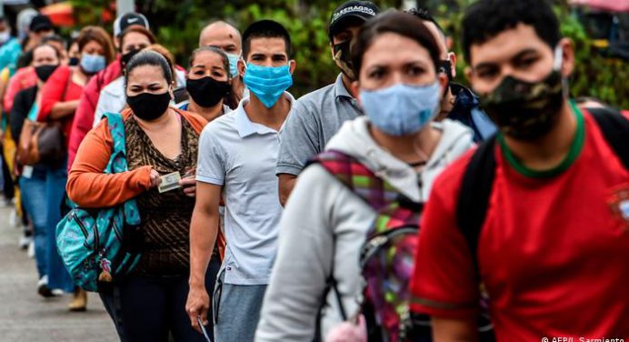 Colombia a punto de volver al uso obligatorio de la mascarilla ante repunte de Covid-19
