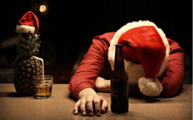 cuidado con los atracones 3 consejos para no engordar en navidad laverdaddemonagas.com drunk santa