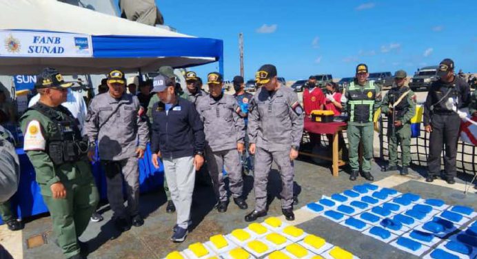 Detienen embarcación venezolana con más de mil kilos de marihuana