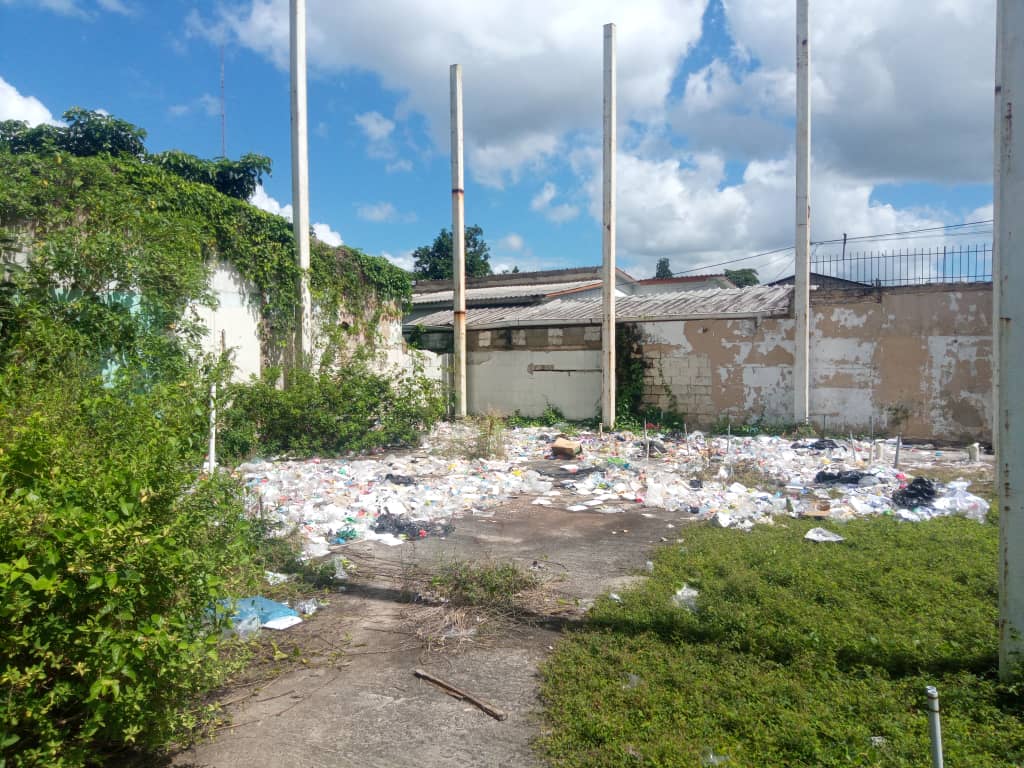 En basureros han convertido terrenos de calle Cedeño