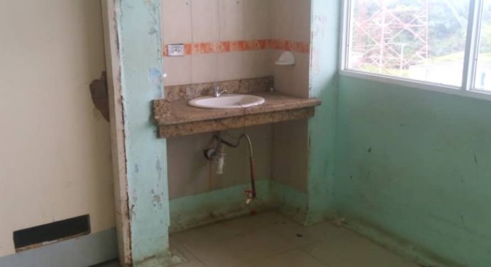 Al cuarto piso del Humnt el agua llega solo dos veces al día