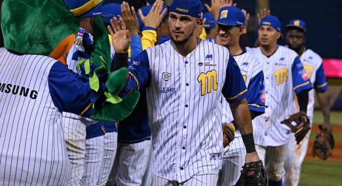 ¡Festival de batazos! Magallanes dejó en el terreno al Caracas en extrainnings