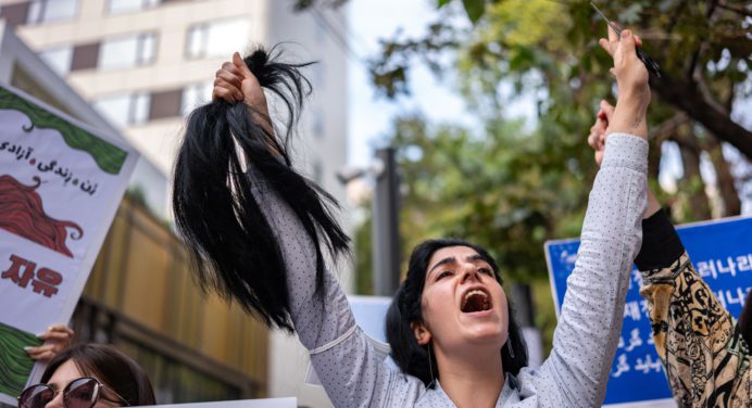 Irán confirma la muerte de más de 200 personas en protestas