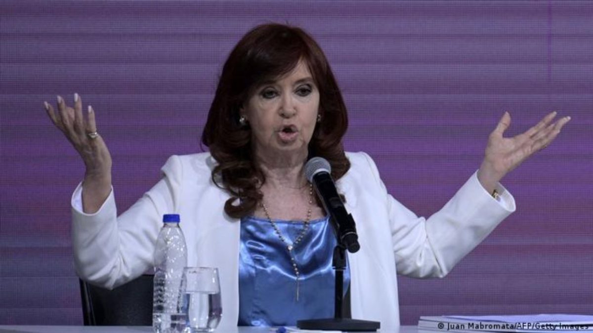 Cristina Kirchner cuenta con fueros que la blindan de una eventual detención hasta diciembre de 2023, 