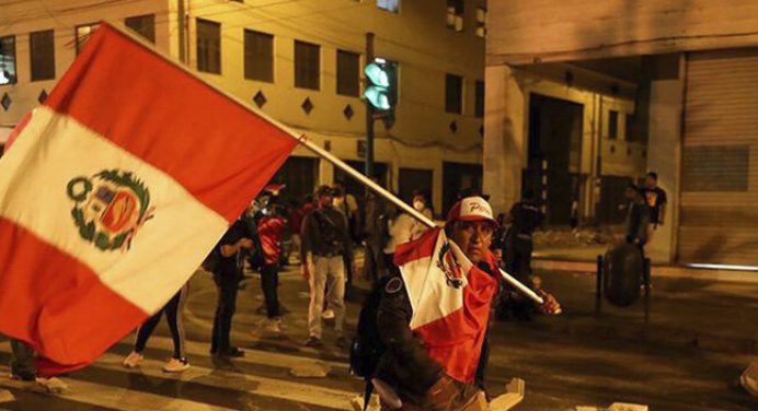 Protestas en Perú dejan 15 personas fallecidas