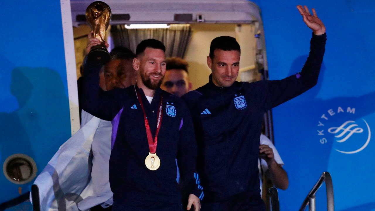 La Selección Argentina ya está en su país con la Copa del Mundo (+Video)