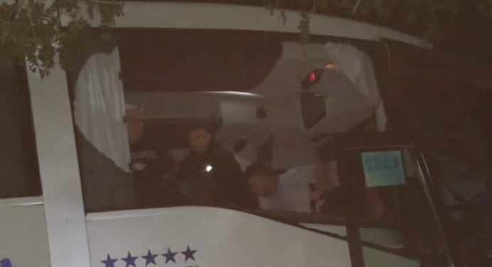 Delincuentes atacaron con piedras el autobús de Tiburones de La Guaira