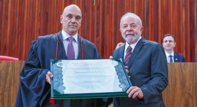 Lula recibe diploma que lo acredita como presidente electo de Brasil