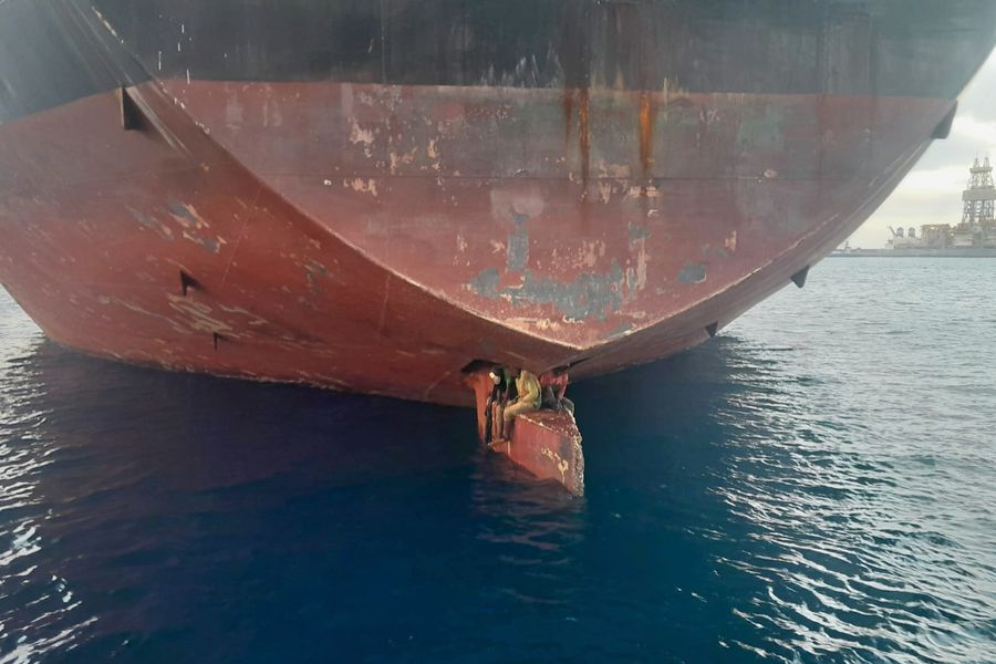 Mundo Insólito: Tres personas sobrevivieron 11 días en timón de un barco entre Nigeria y Canarias