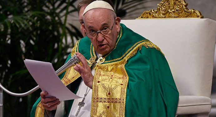 Papa Francisco: No se puede declarar santa una guerra en nombre de ningún Dios