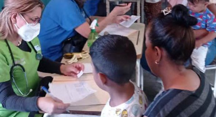 Por Amor a Tí atendió más de 150 niños en jornada médica