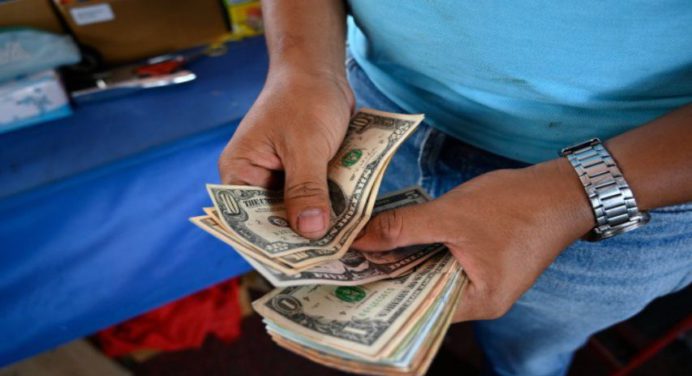 Precio oficial del dólar supera los 17 bolívares al cierre de este miércoles #28dic