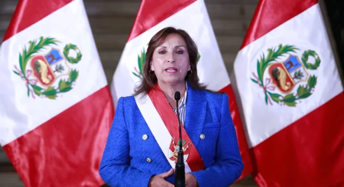 Presidenta de Perú declara emergencia por protestas y propone elecciones para abril de 2024