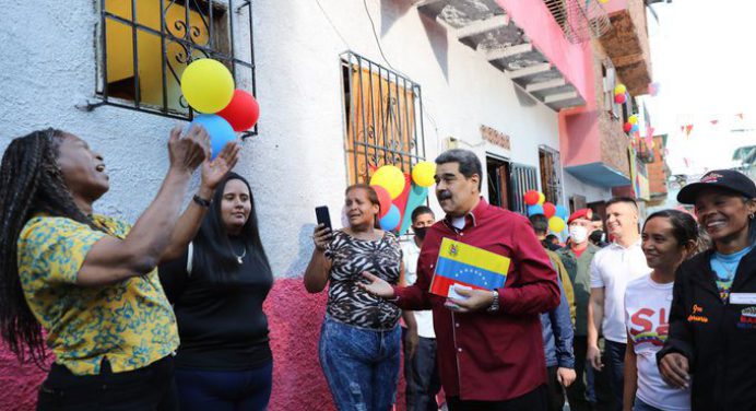 Presidente Nicolás Maduro ordena reparar y reurbanizar todos los barrios del país
