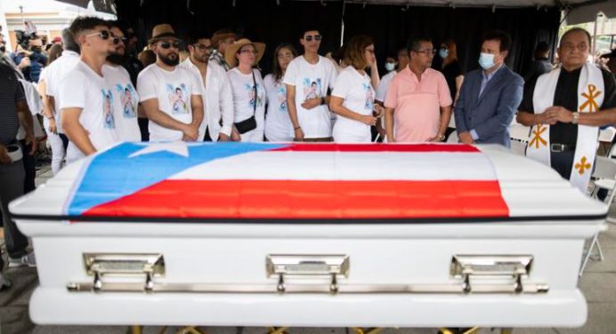 Funeral de Lalo Rodríguez reunió a su familia, amigos y al pueblo de Puerto Rico