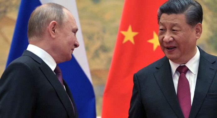 Putin fortalece relaciones con China e invita a Xi Jinping a Rusia en 2023