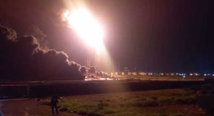 Se registró incendio de gran magnitud en la Refinería Cardón (+Video)