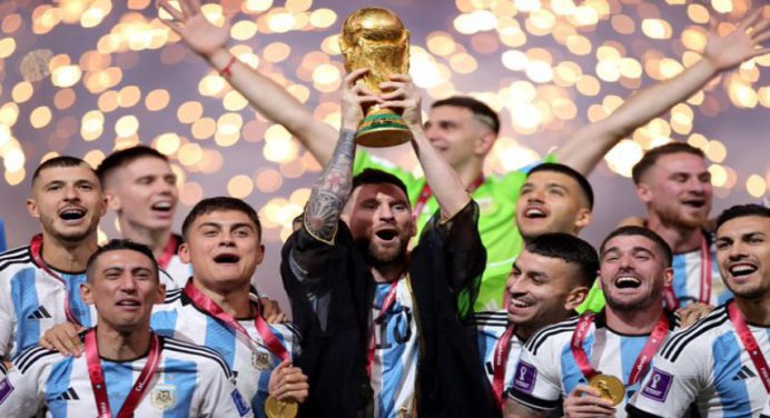 Selección de Argentina regresa a su país con la Copa del Mundo 2022