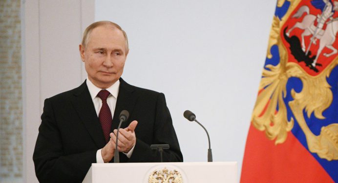 Putin afirma que tope de precio al crudo no afectará a la economía rusa