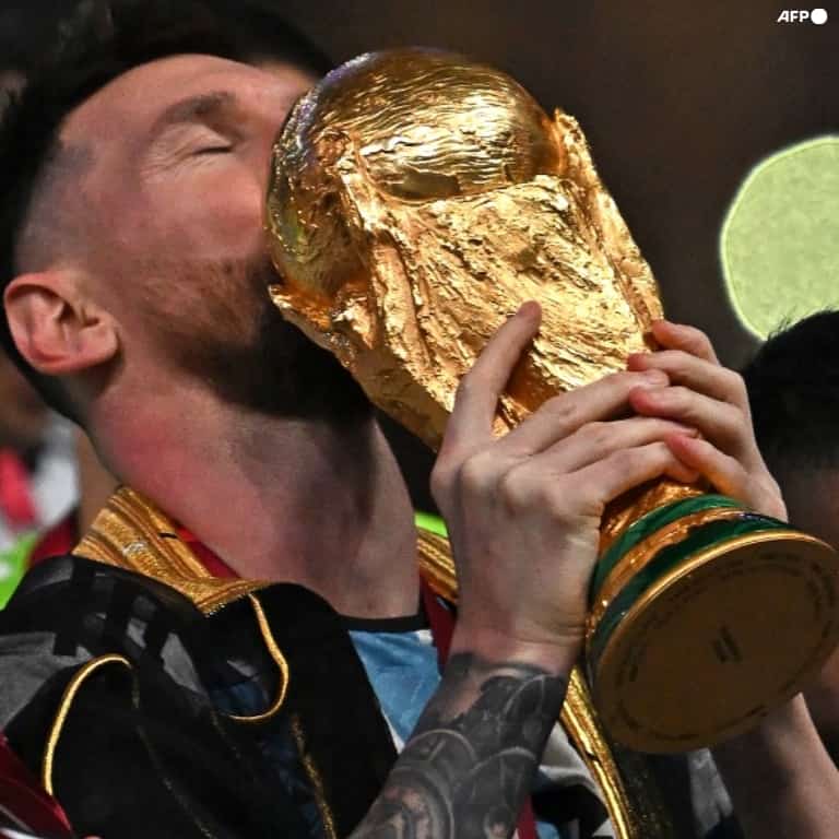 tricampeones messi y argentina agrandan su leyenda en la final del mundial de qatar 2022 laverdaddemonagas.com trofeo
