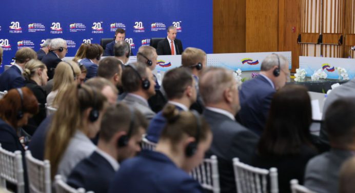 Venezuela y Rusia afianzan cooperación con 11 acuerdos