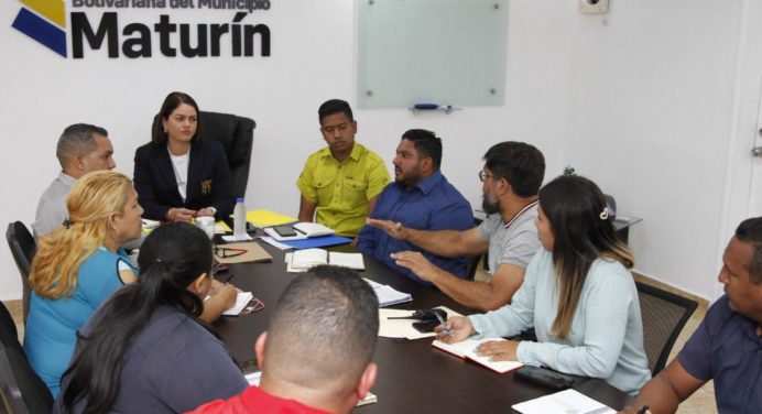 Alcaldesa Ana Fuentes evalúa proyectos de institutos autónomos para este año
