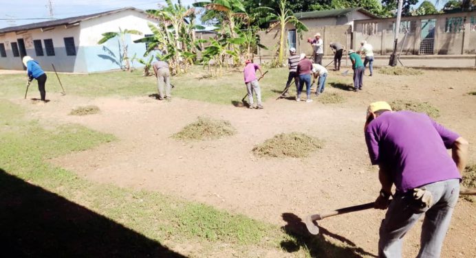 Alcaldía inició limpieza y desmalezamiento de escuelas y liceos en Zamora
