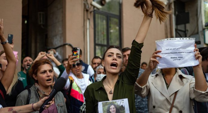 Arrestadas tres periodistas en Irán en medio de las protestas