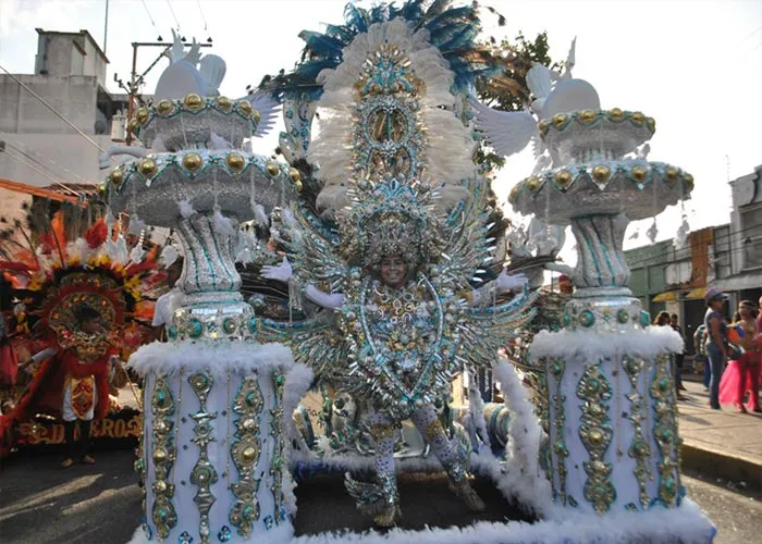Encuesta: ¿Está de acuerdo con cambio de los desfiles de Carnaval de la avenida Bolívar?