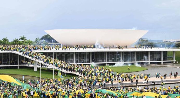 Bolsonaristas invaden el Congreso brasileño
