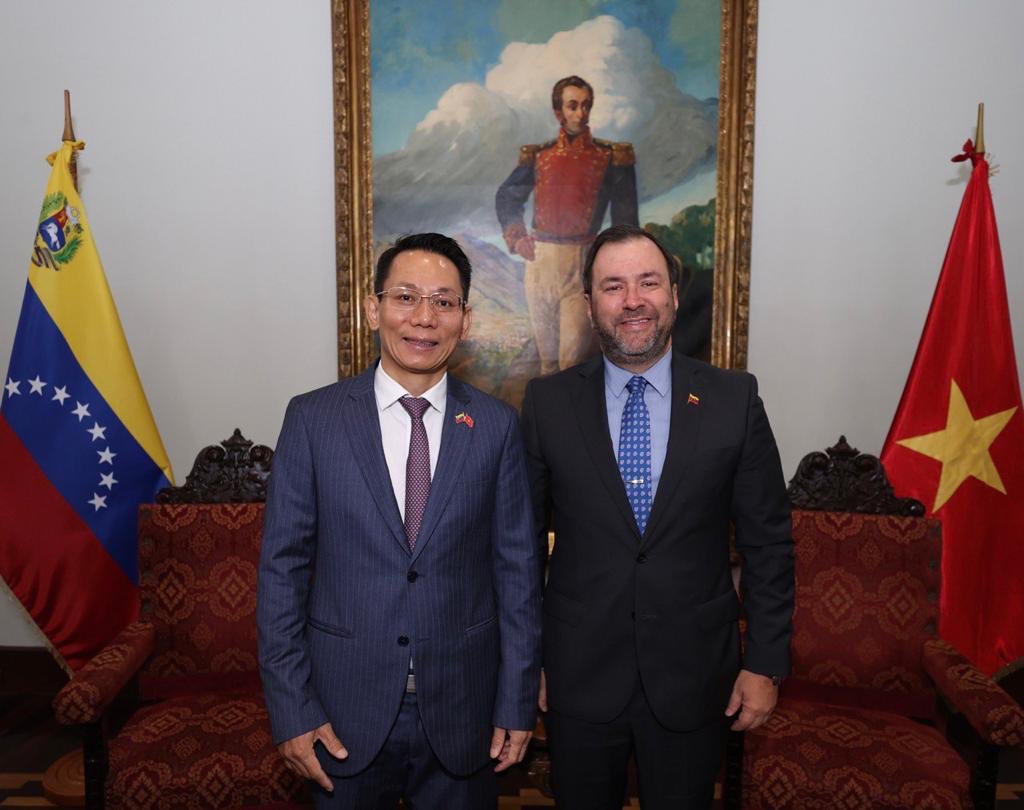 Canciller Yván Gil sostuvo encuentro con embajadores de Vietnam y Turquía