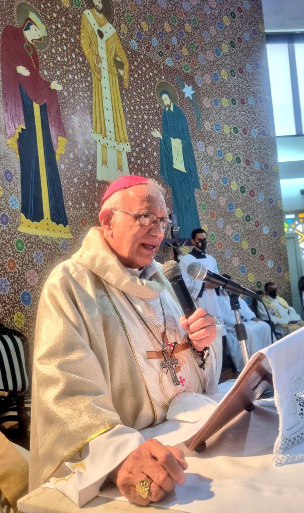 Cardenal Baltazar Porras agradeció a la feligresía su confianza