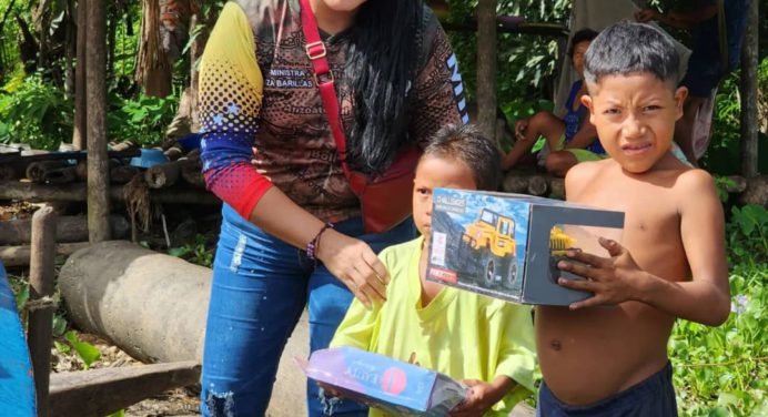 Con mucha alegría entregaron juguetes a niños y niñas Waraos